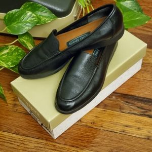 Easy Spirit Millville Loafer Black EUC w/Box